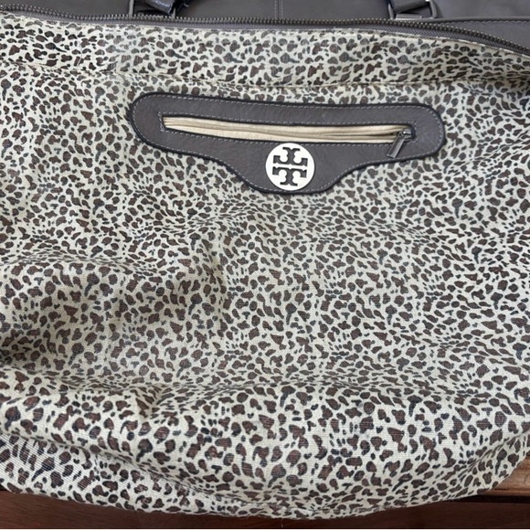 Tory Burch Large Amanda Leather Bag - Picture 11 of 13